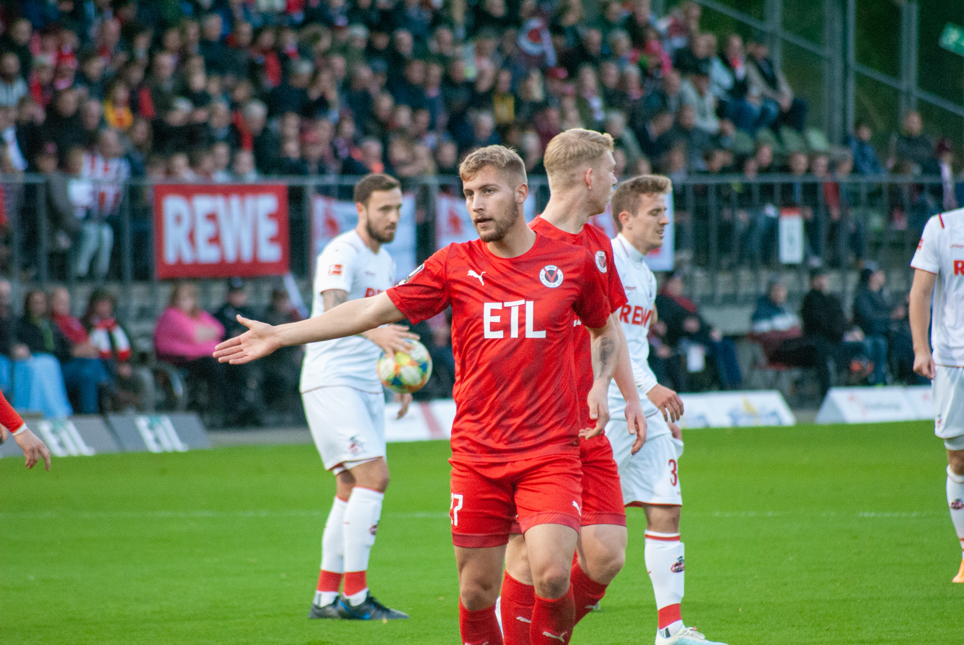 FC Viktoria Köln vs. 1. FC Köln - Viktoria Köln Fancenter ...